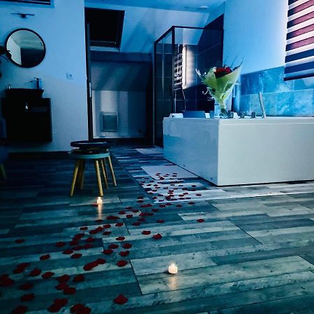 La Bulle De Romance - Love Room Tigy Екстер'єр фото